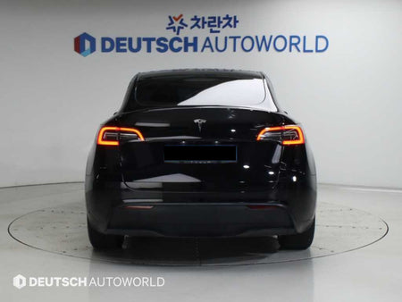 Tesla Model Y — photo 04
