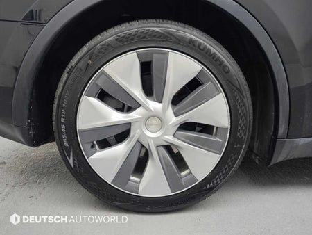 Tesla Model Y — photo 05