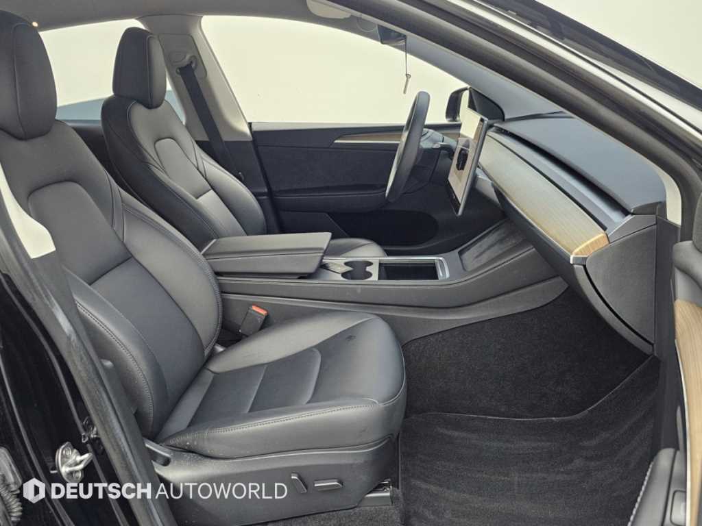 Tesla Model Y — photo 10