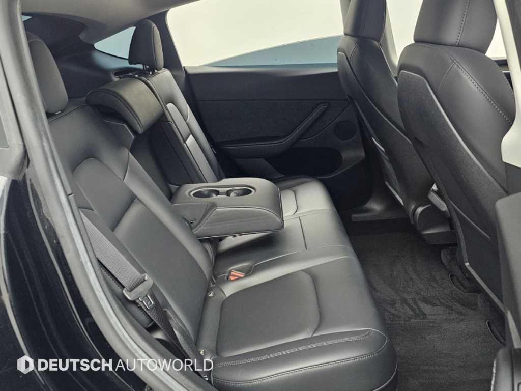 Tesla Model Y — photo 12