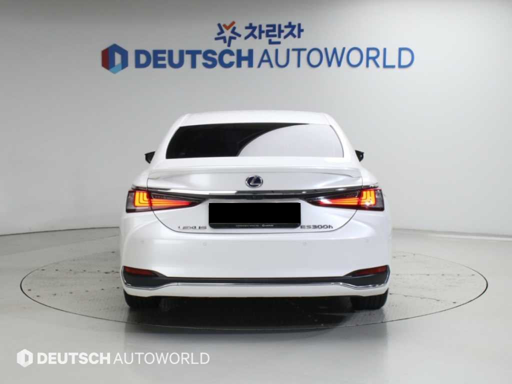 Lexus ES — photo 04