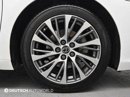 Lexus ES — photo 05