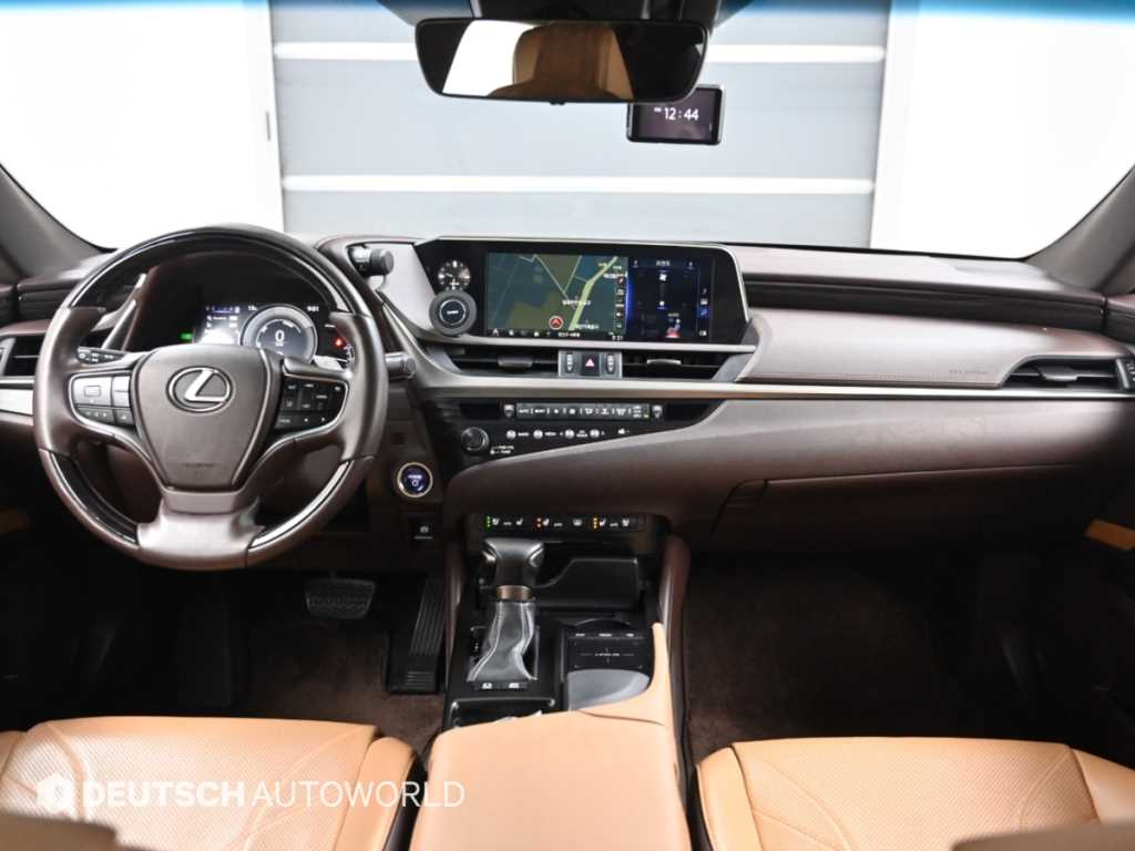 Lexus ES — photo 07