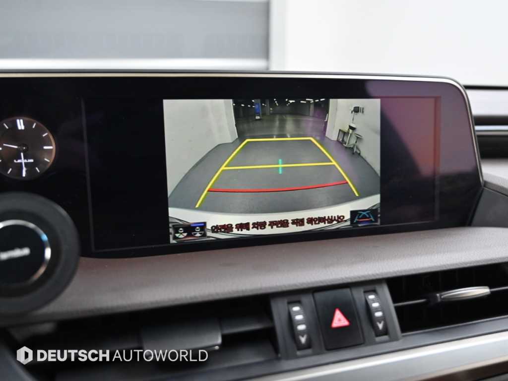 Lexus ES — photo 15