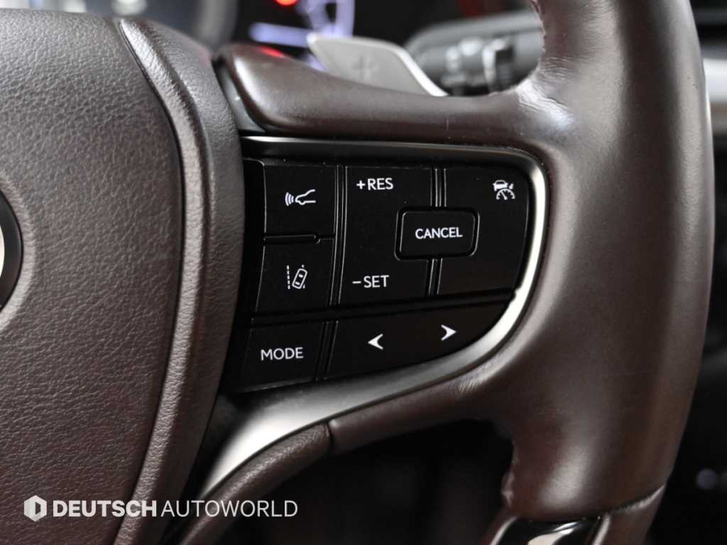 Lexus ES — photo 17
