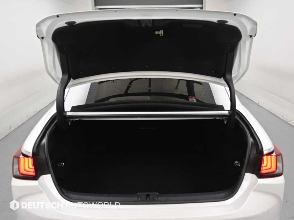 Lexus ES — photo 19