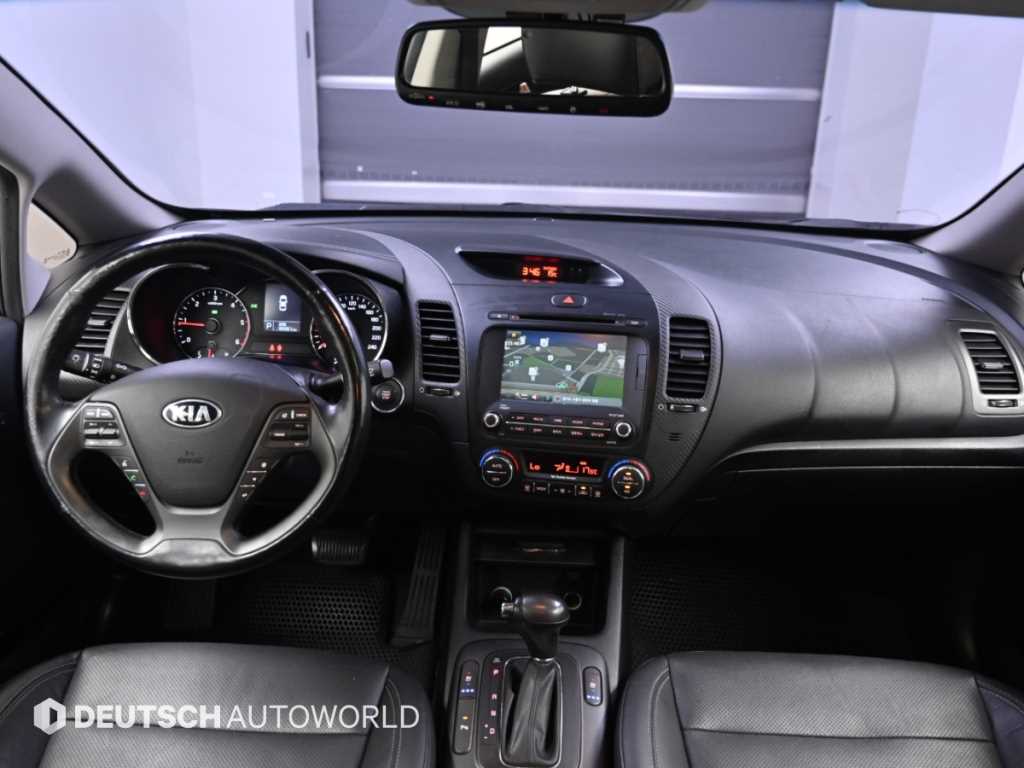 Kia K3 — photo 07