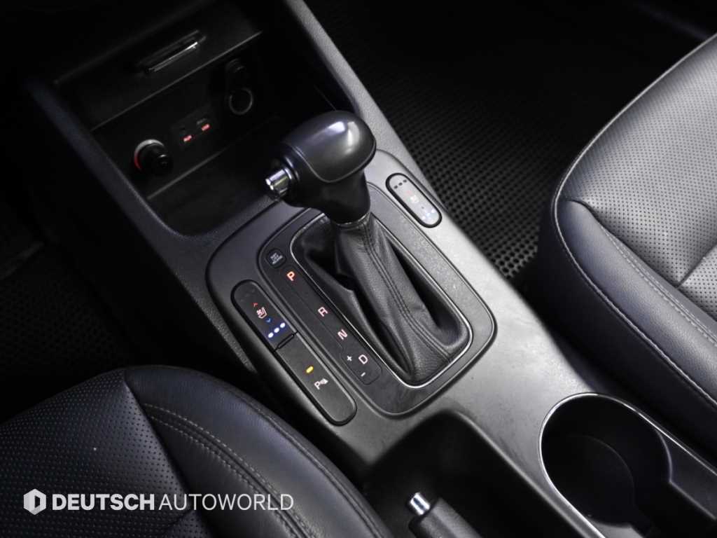Kia K3 — photo 09