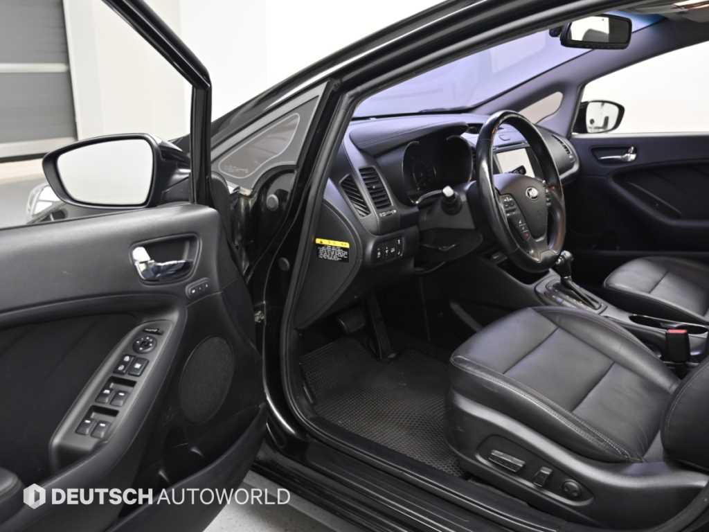 Kia K3 — photo 11