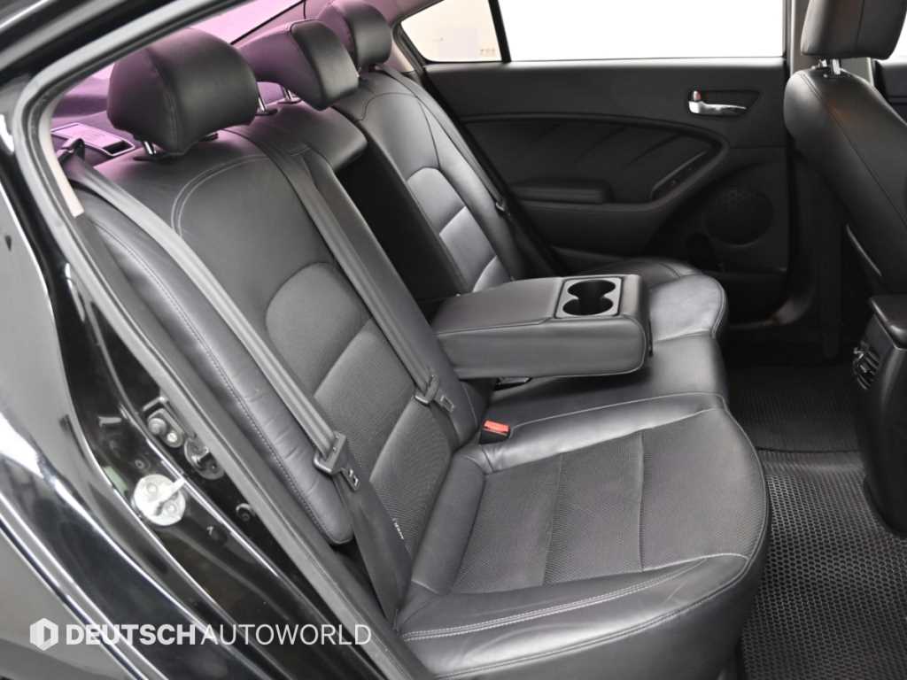 Kia K3 — photo 12