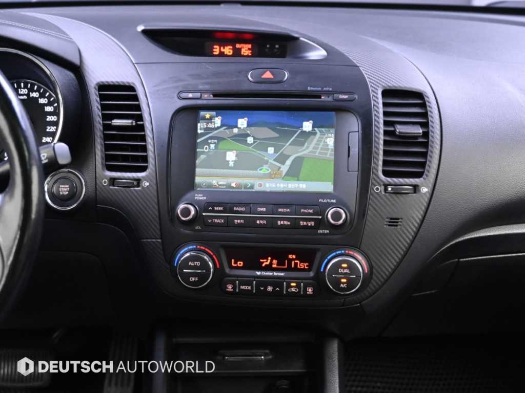 Kia K3 — photo 14
