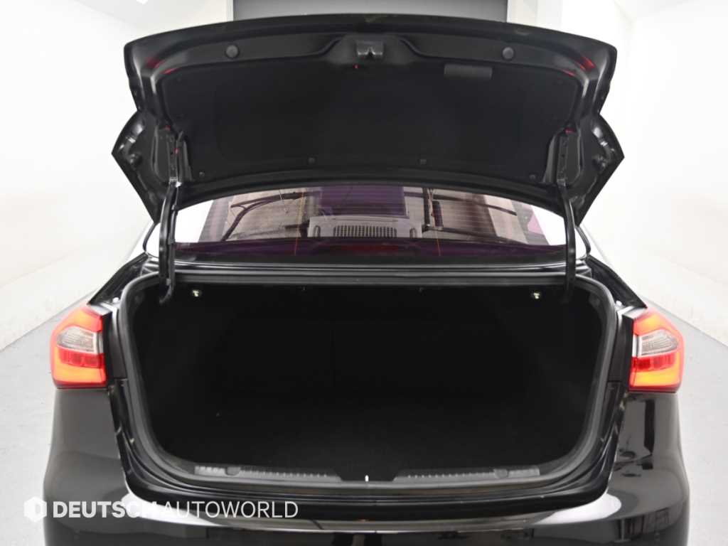 Kia K3 — photo 19