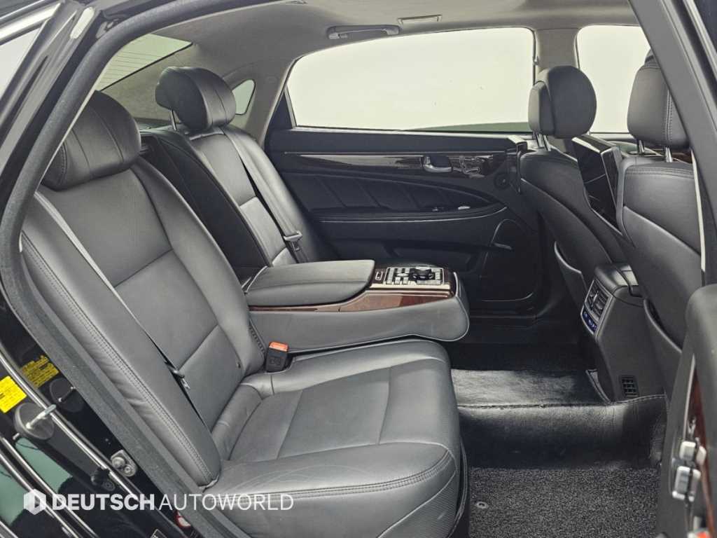 Hyundai Equus — photo 12