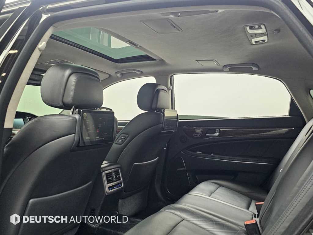Hyundai Equus — photo 18