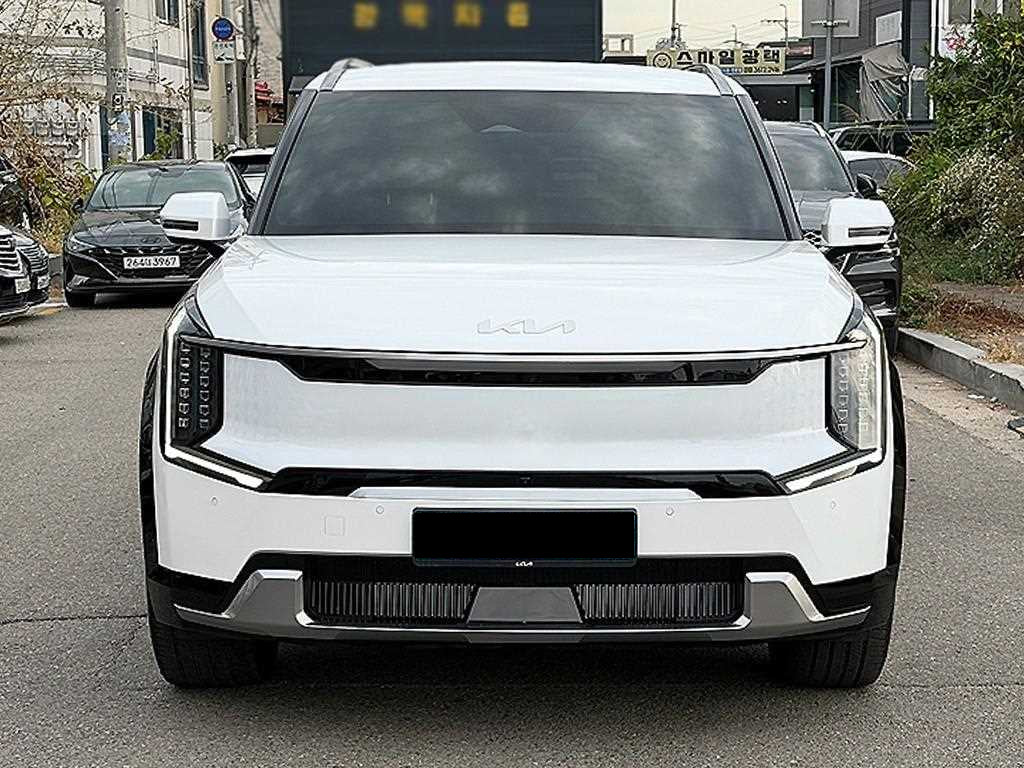 Kia EV9 — photo 01