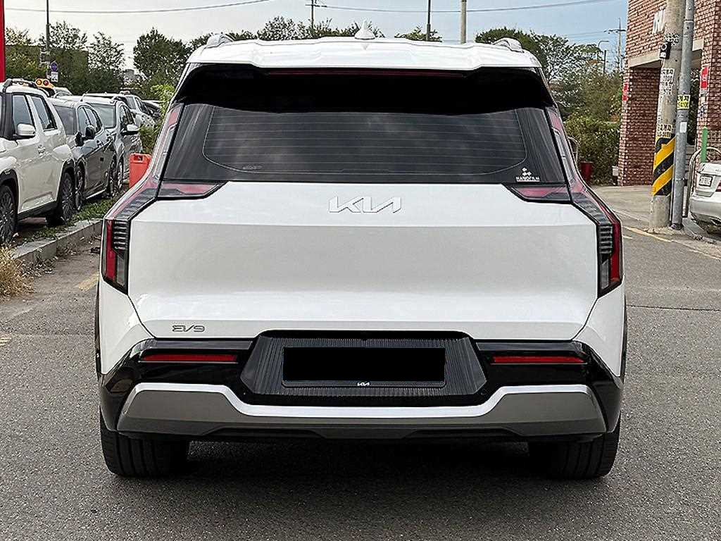 Kia EV9 — photo 03