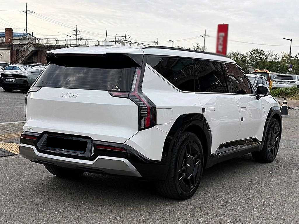 Kia EV9 — photo 04