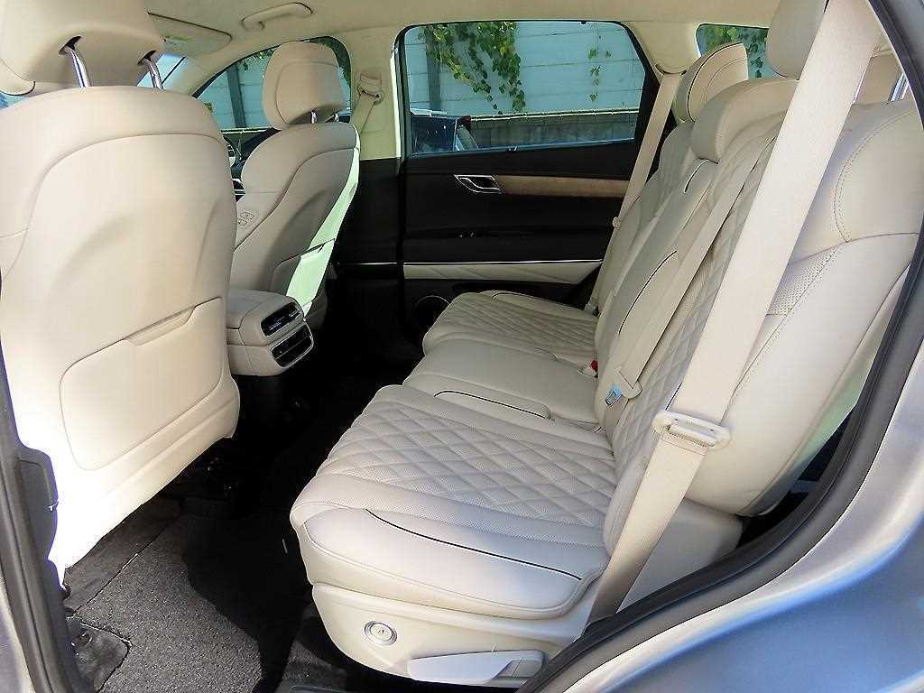 Genesis GV80 — photo 06