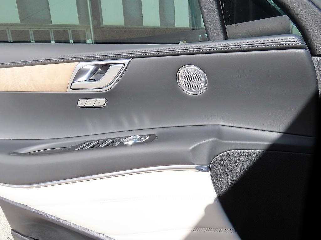 Genesis GV80 — photo 11