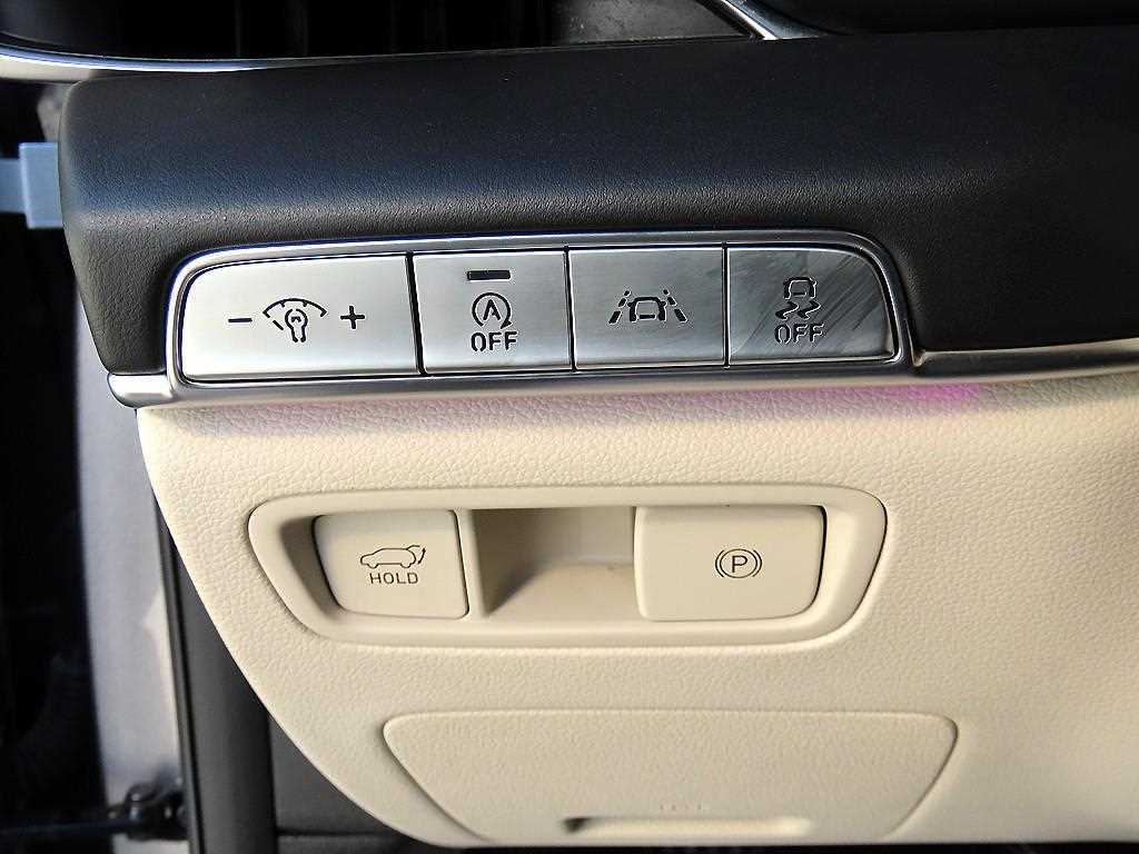 Genesis GV80 — photo 12