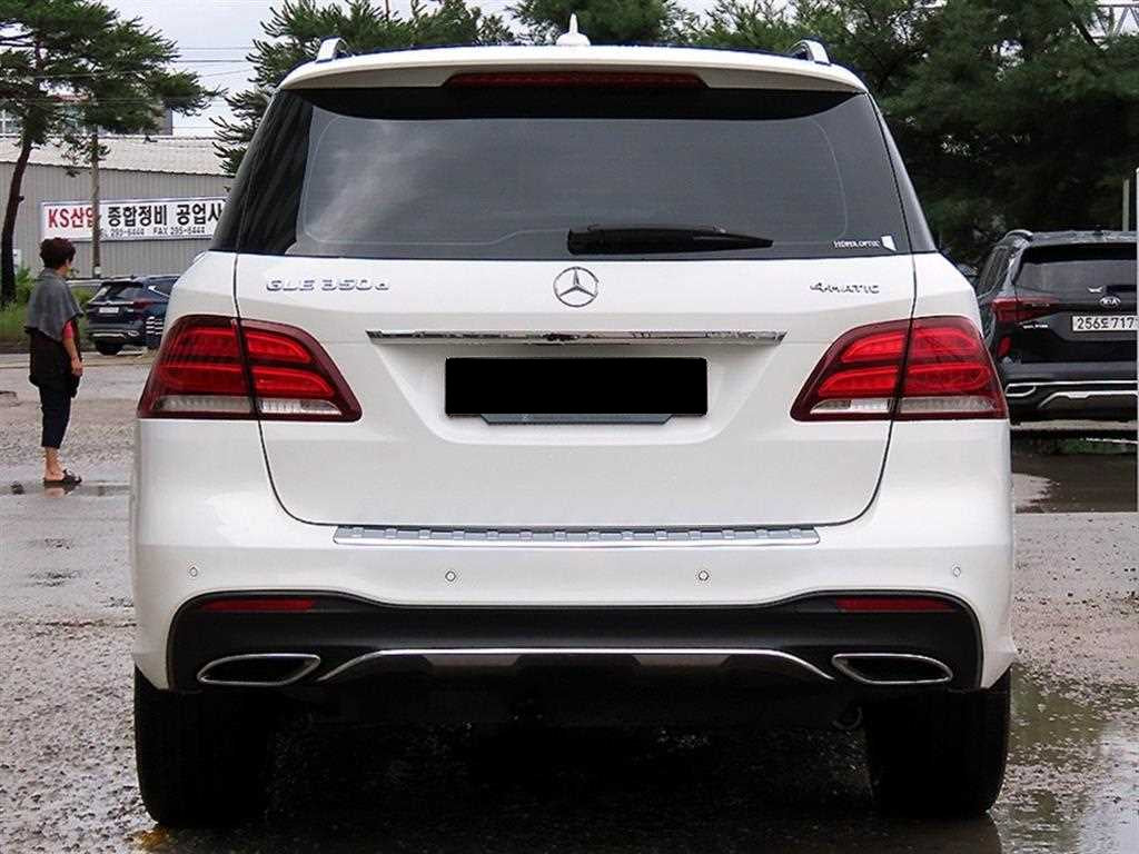 Mercedes-Benz GLE-Class — photo 04