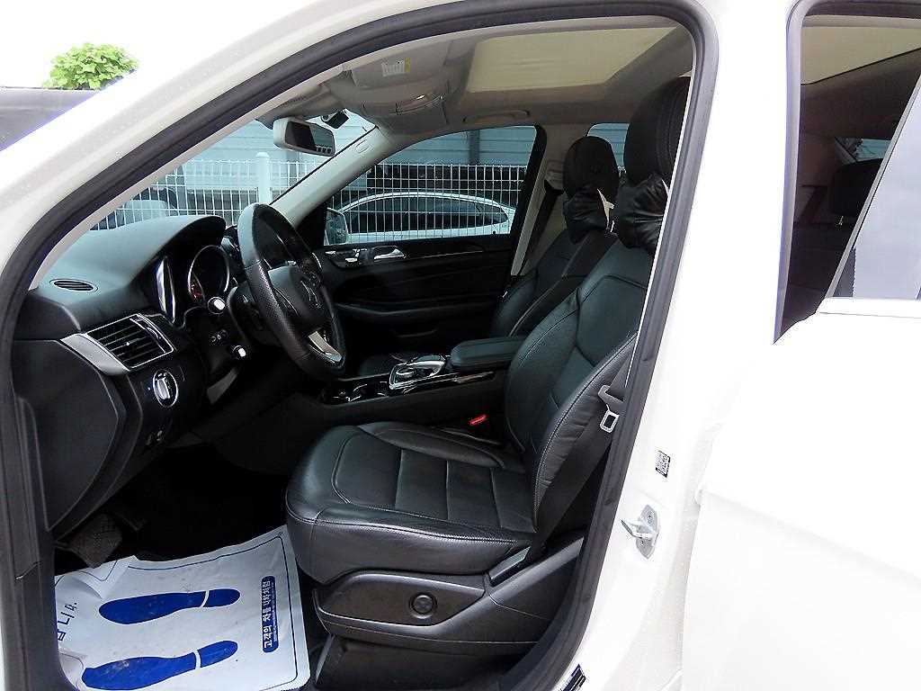 Mercedes-Benz GLE-Class — photo 05