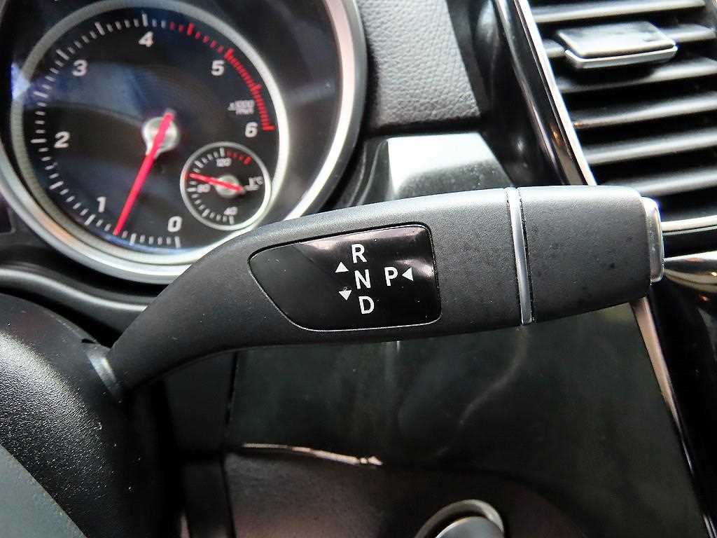 Mercedes-Benz GLE-Class — photo 10