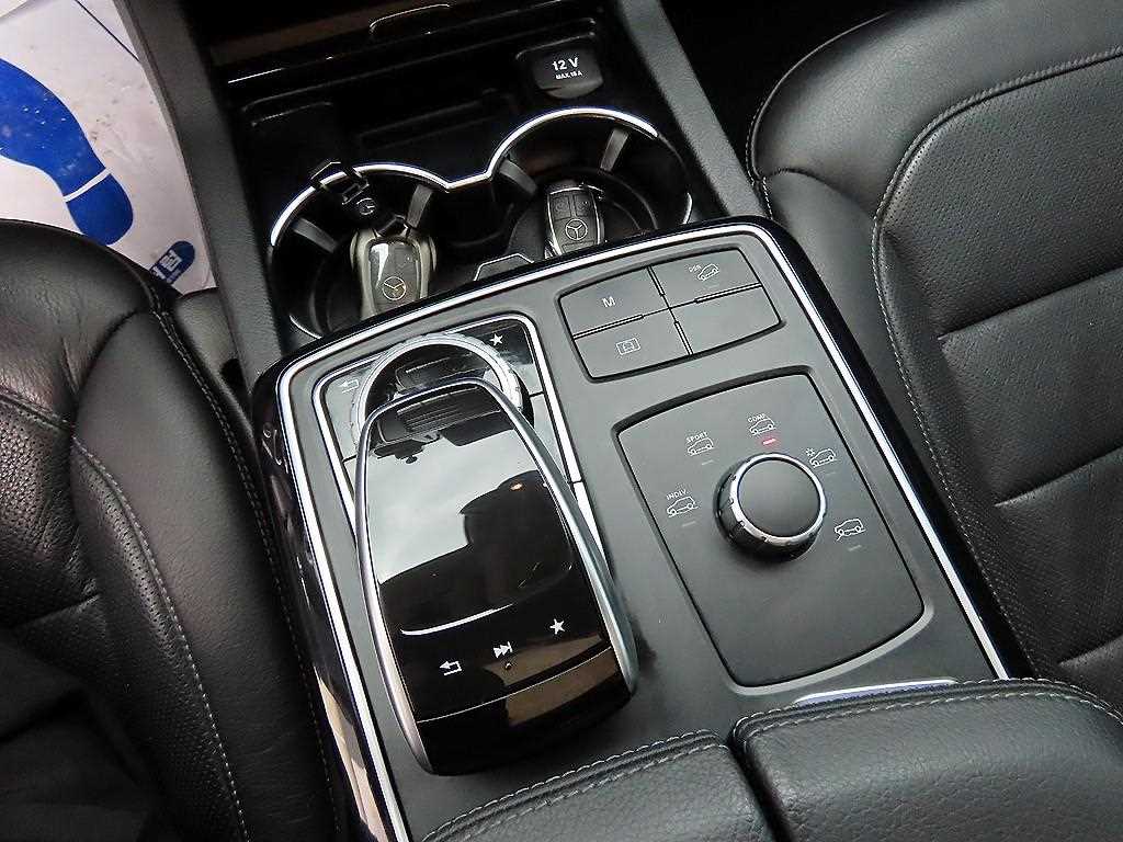 Mercedes-Benz GLE-Class — photo 11