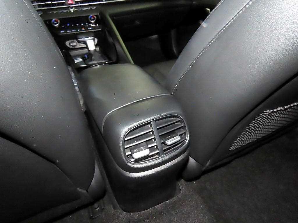 Hyundai Avante — photo 17