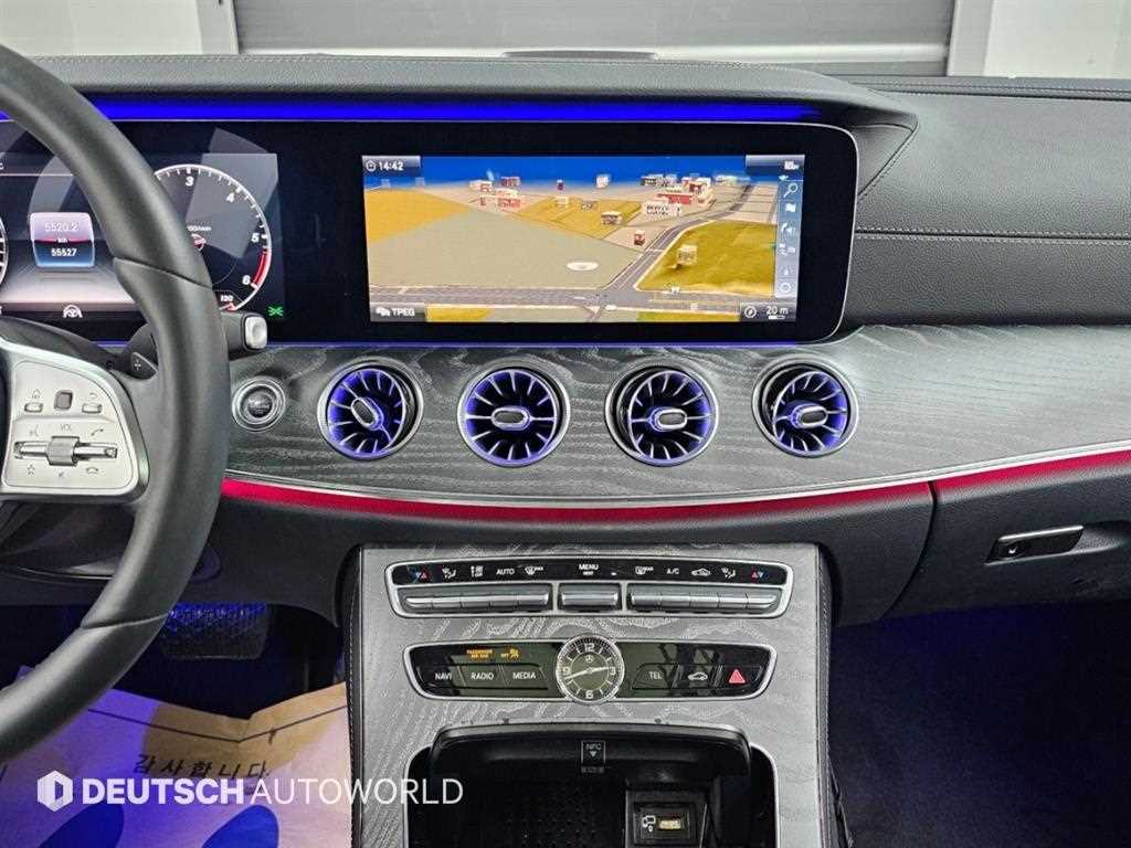 Mercedes-Benz CLS-Class — photo 14