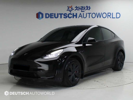 Tesla Model Y — photo 01