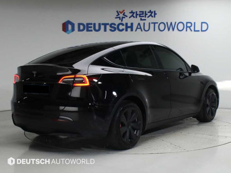 Tesla Model Y — photo 02