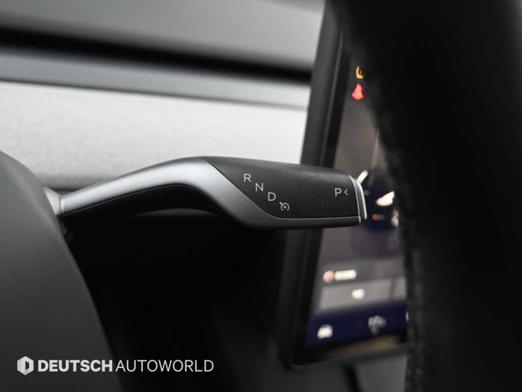 Tesla Model Y — photo 09