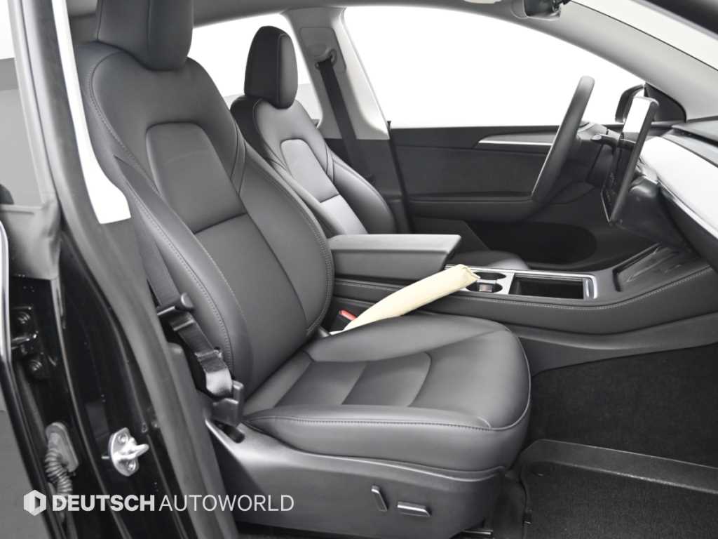 Tesla Model Y — photo 10