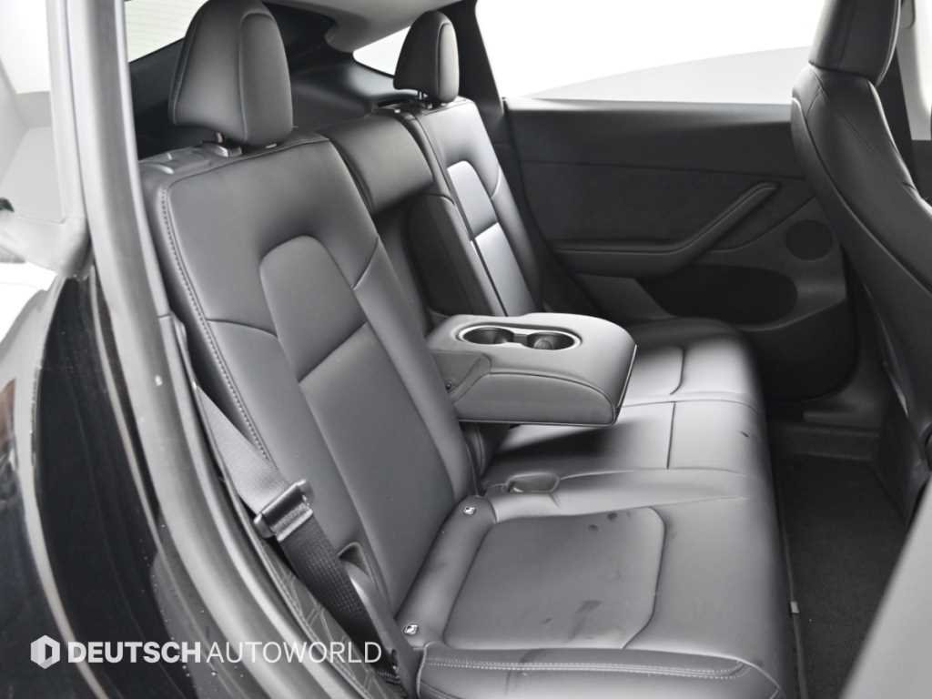 Tesla Model Y — photo 12