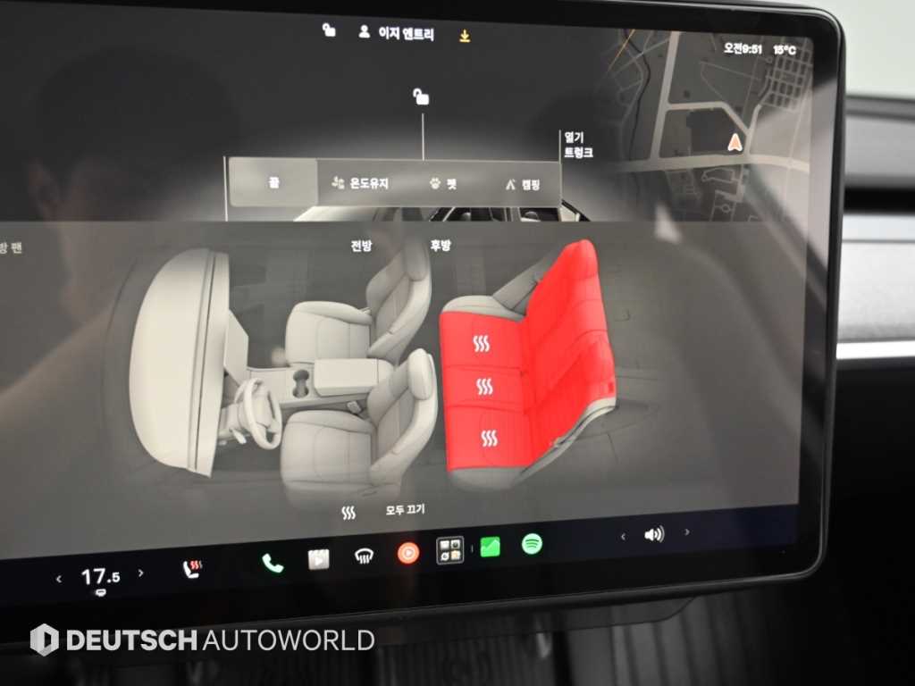 Tesla Model Y — photo 16