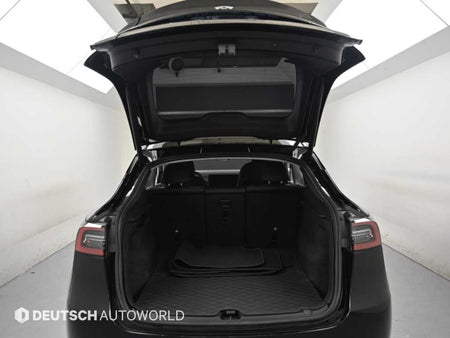 Tesla Model Y — photo 19