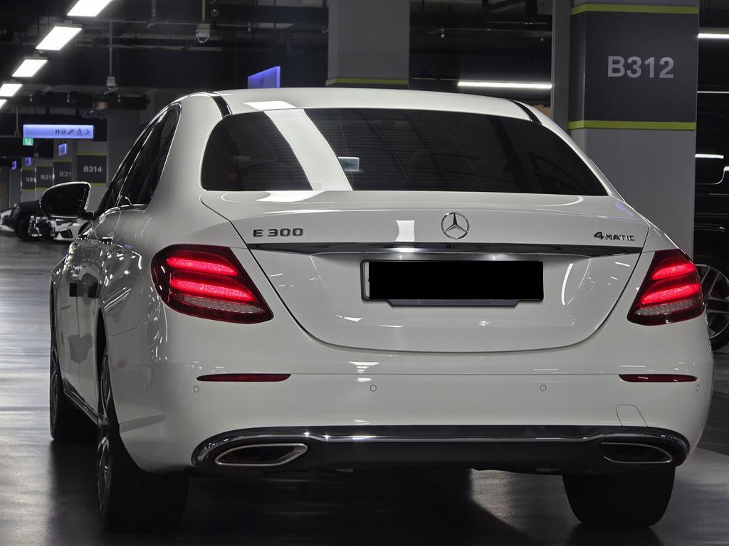 Mercedes-Benz E-Class — photo 04