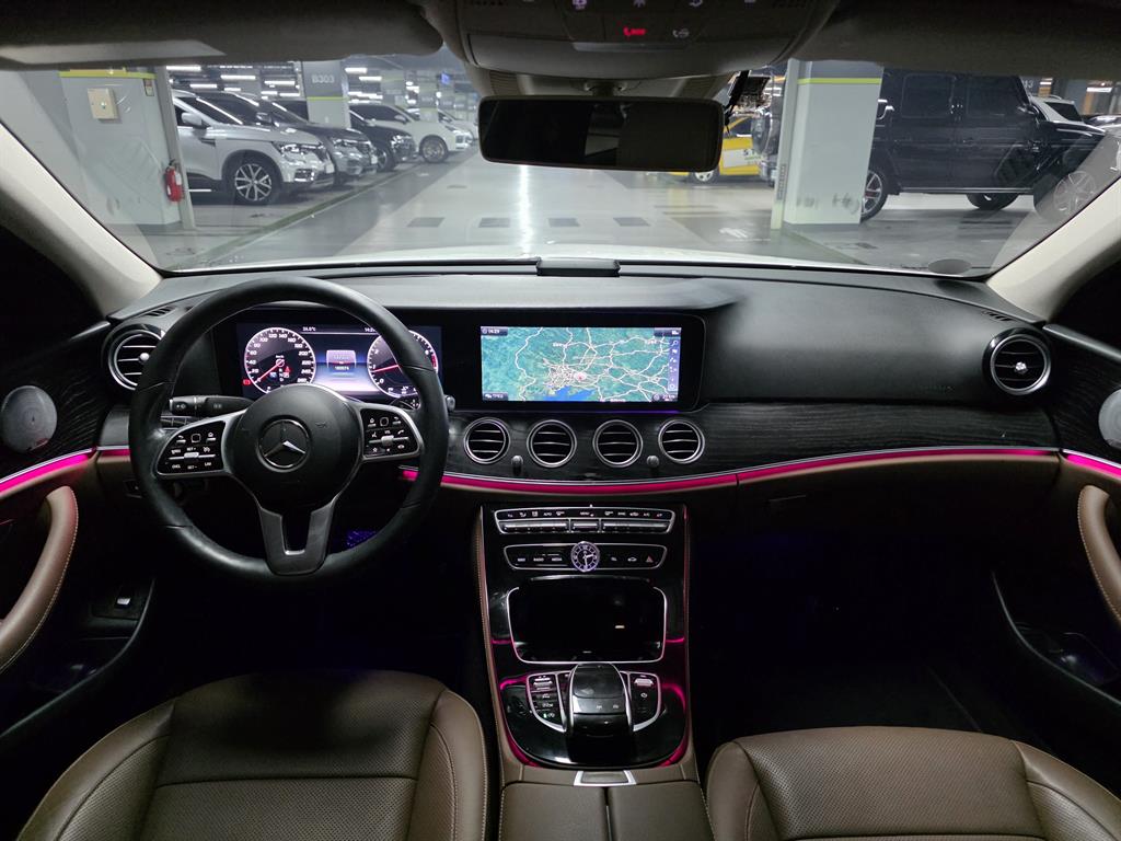 Mercedes-Benz E-Class — photo 05