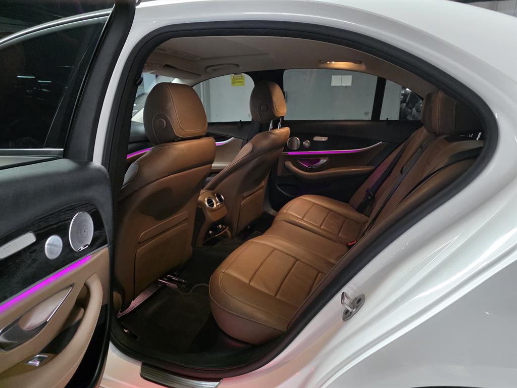 Mercedes-Benz E-Class — photo 08