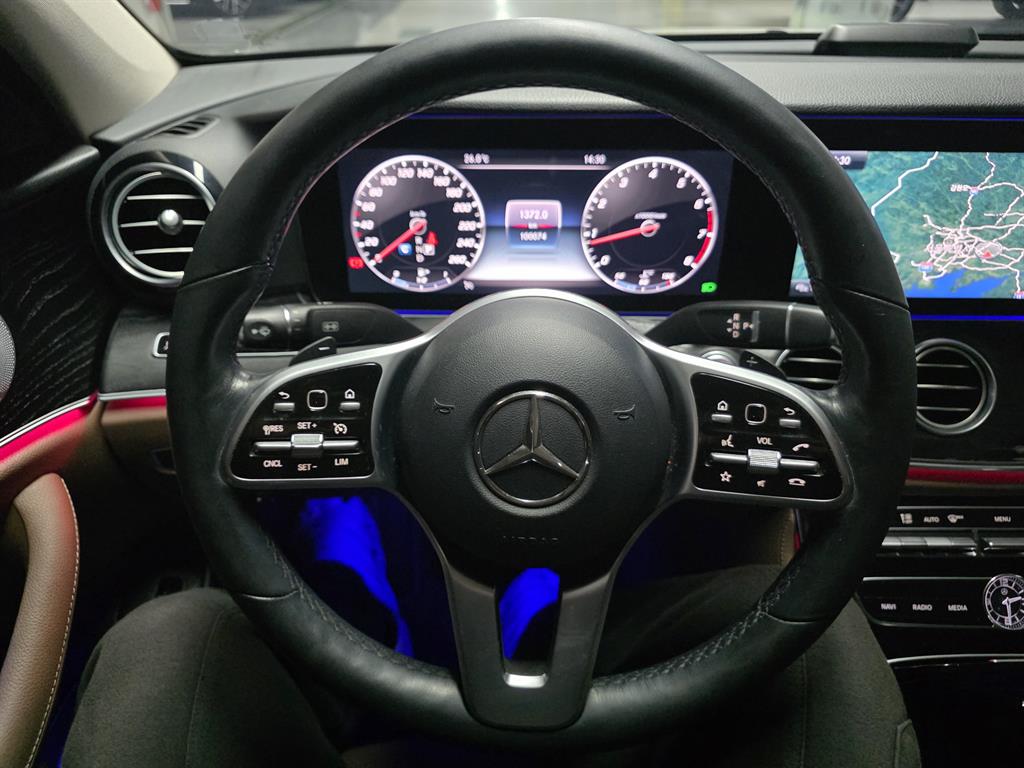 Mercedes-Benz E-Class — photo 09