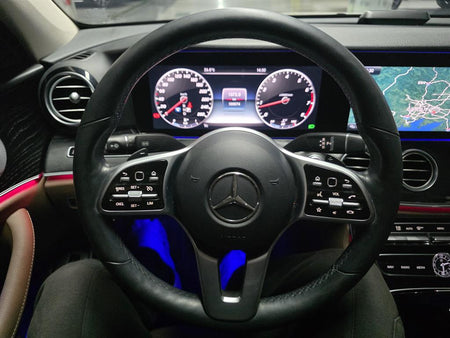 Mercedes-Benz E-Class — photo 09
