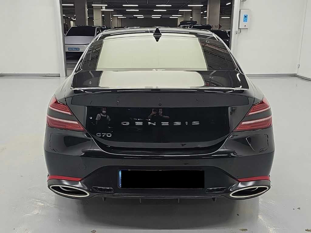 Genesis G70 — photo 03