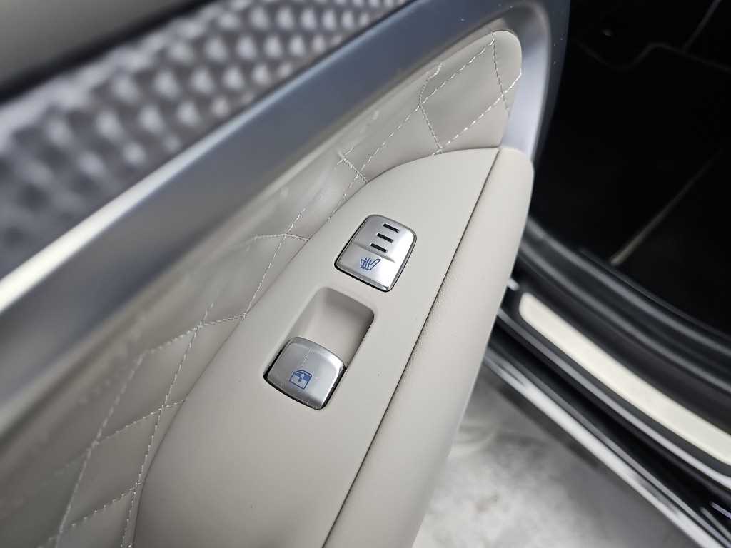 Genesis G70 — photo 13