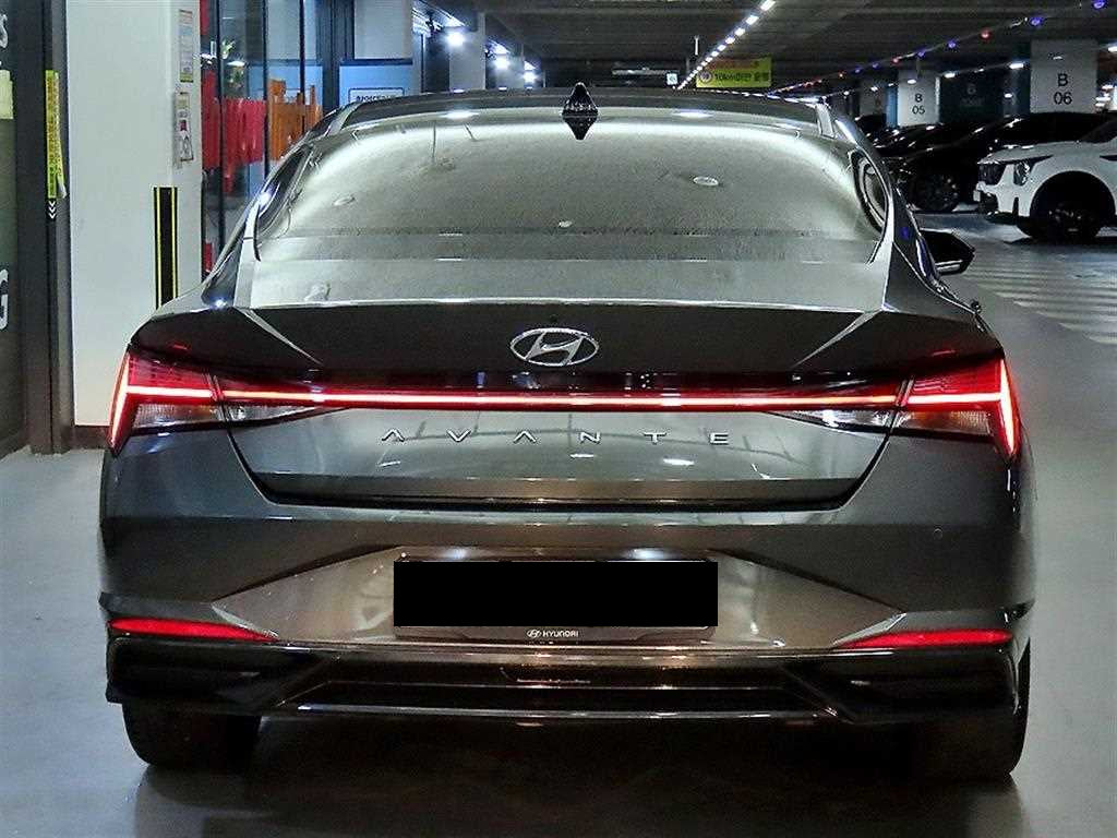 Hyundai Avante — photo 05