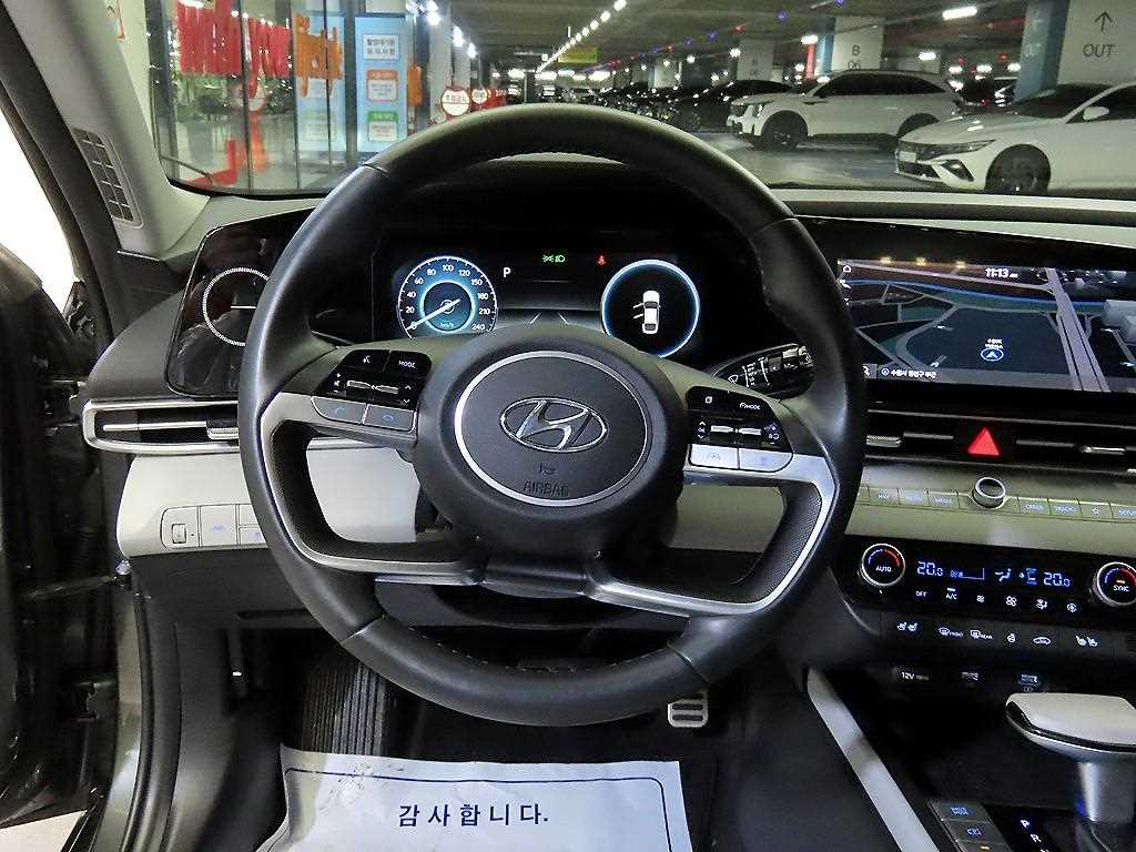 Hyundai Avante — photo 08