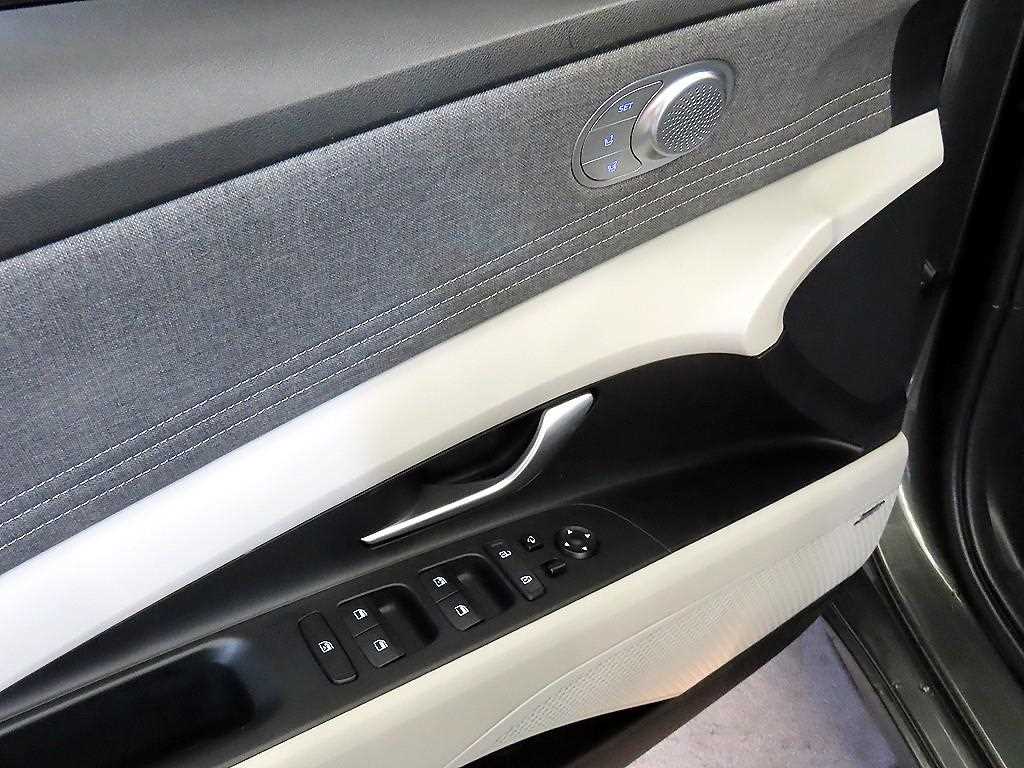 Hyundai Avante — photo 13