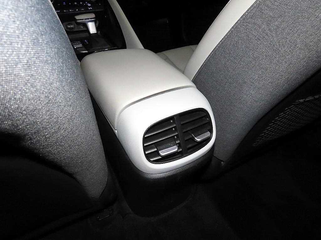 Hyundai Avante — photo 18