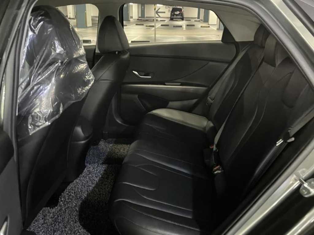 Hyundai Avante — photo 06