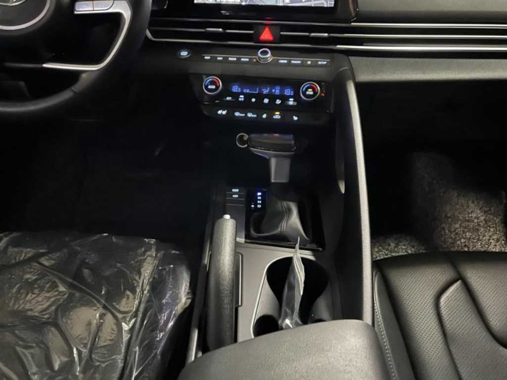 Hyundai Avante — photo 09